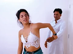 Darji ne ghar ki malkin ka figure ka naap lete waqt uski chudai kar di aste aste wo titties press kar raha tha body measurement lene ke bahane uske bad kissing chalu kar diya or fir memsahab bhi romp mood me akar ushe chudwane lagti hai